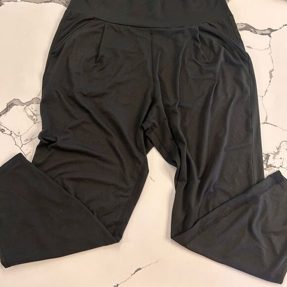 Women's Vuori Black Lux At Ease pants M - Picture 2 of 6